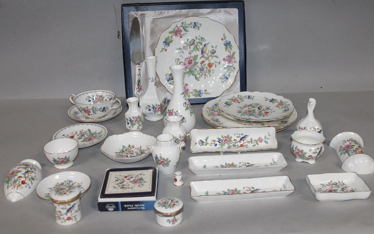 Appraisal: Various Aynsley Pembroke ornaments to include cabinet plate cm wide