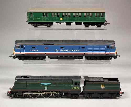 Appraisal: A collection of 'OO' models of locomotives and coaches comprising