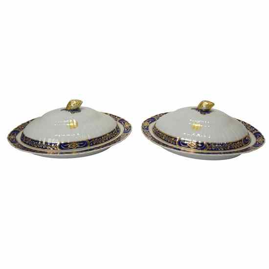 Appraisal: A Pair of Chinese Export Porcelain Covered Serving Dishes circa