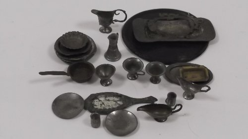 Appraisal: A quantity of dolls' plates sauceboats and other dinnerware