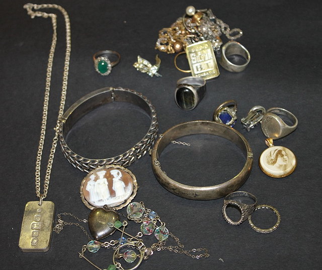 Appraisal: A SMALL QUANTITY OF MISCELLANEOUS JEWELLERY including two silver bracelets