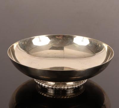 Appraisal: A circular silver bowl Page Keen Page London on a