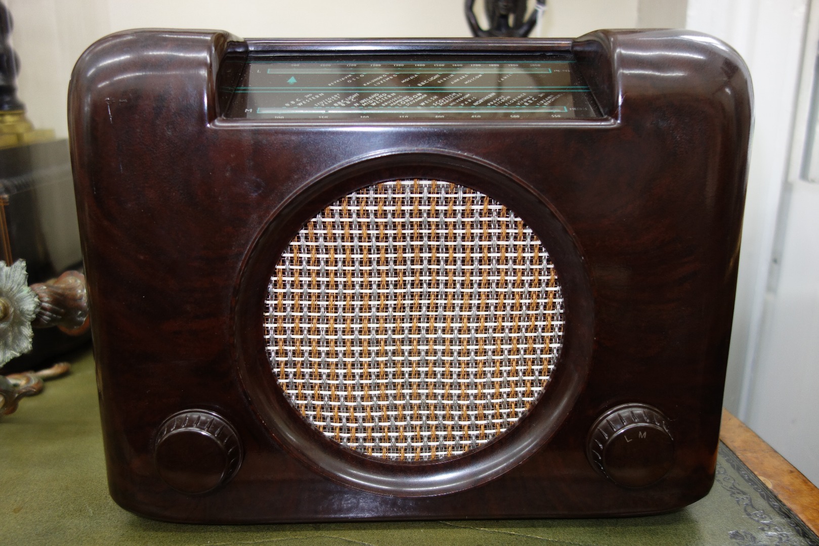 Appraisal: Bush a DAC valve radio in bakelite case cm