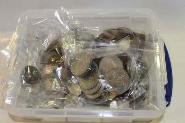 Appraisal: A COLLECTION OF VARIOUS COINS including LSD coinage Commemorative Crowns