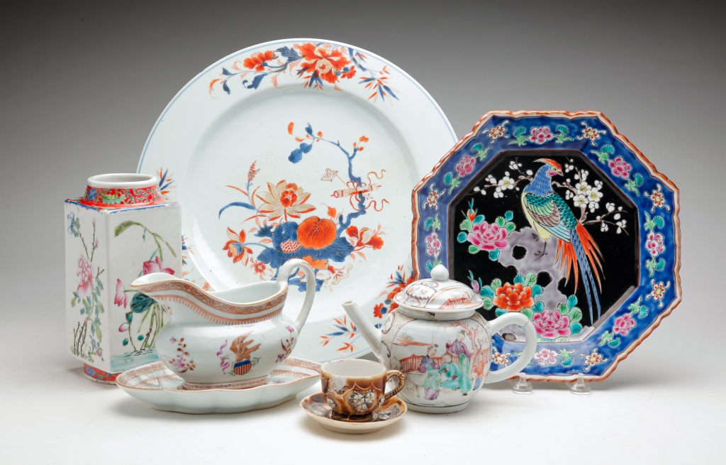 Appraisal: SIX PIECES ASIAN PORCELAIN Twentieth century Charge with Imari like