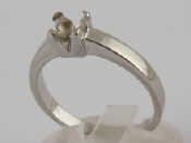 Appraisal: A white metal tests platinum ring mount for a stone