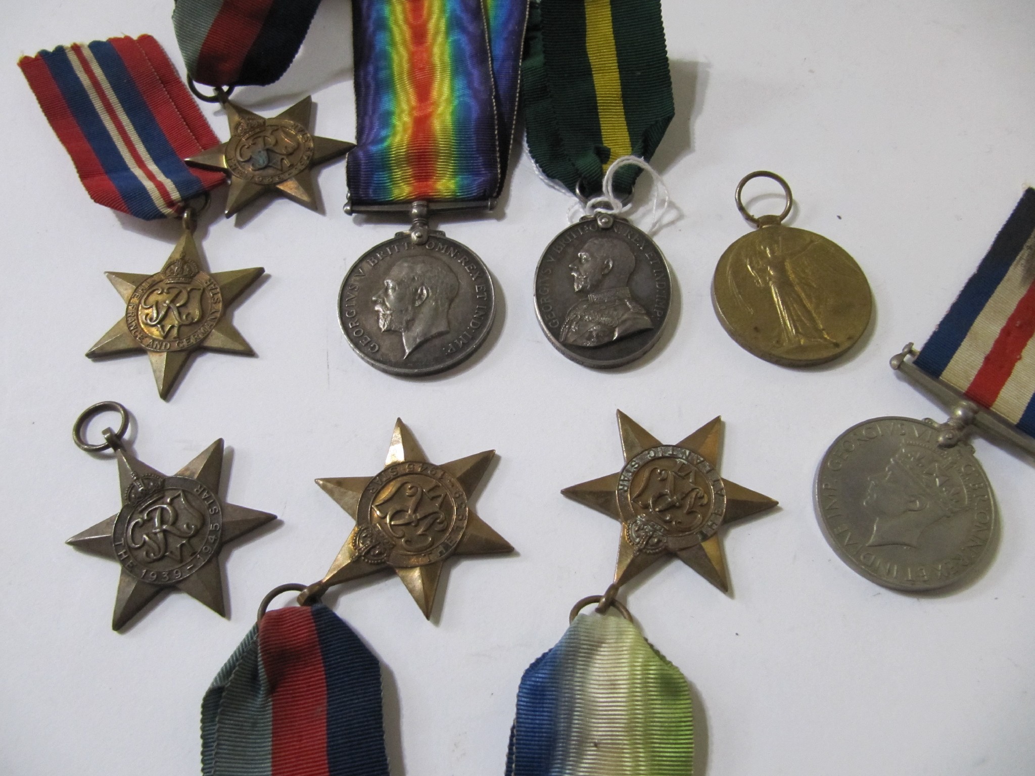 Appraisal: A mixed lot of medals to include George V territorial