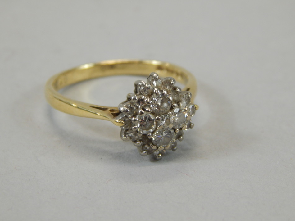 Appraisal: A ladies diamond cluster ring florally claw set on a