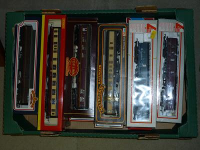 Appraisal: Nineteen coaches by Hornby Mainline and Lima including restaurant car