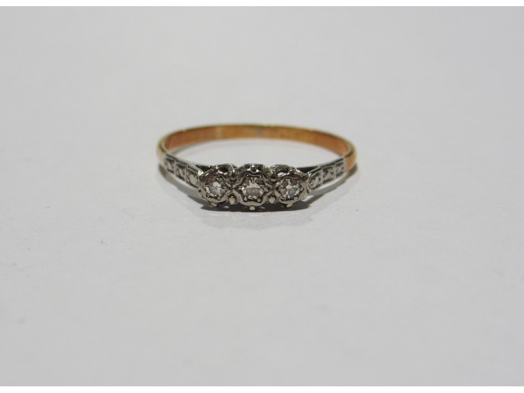 Appraisal: Eighteen carat gold diamond three stone ring