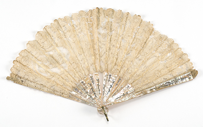 Appraisal: LACE AND MOTHER-OF-PEARL FOLDING FAN th CenturyLovely lace and netting