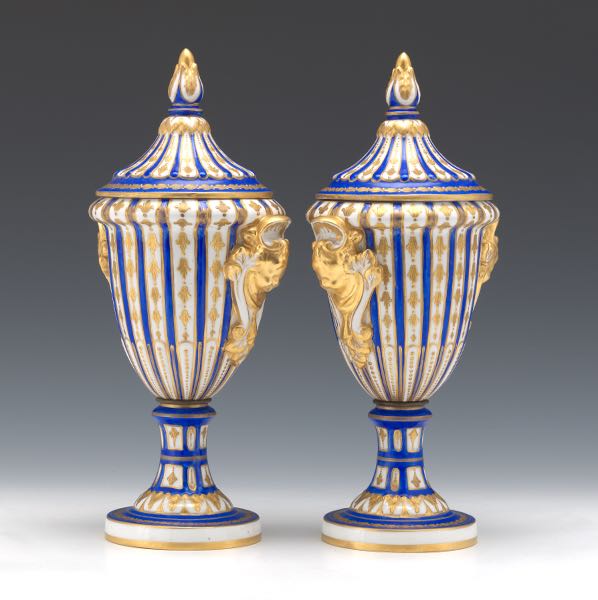 Appraisal: PARIS PORCELAIN PAIR OF LIDDED VASES CA TH CENTURY With