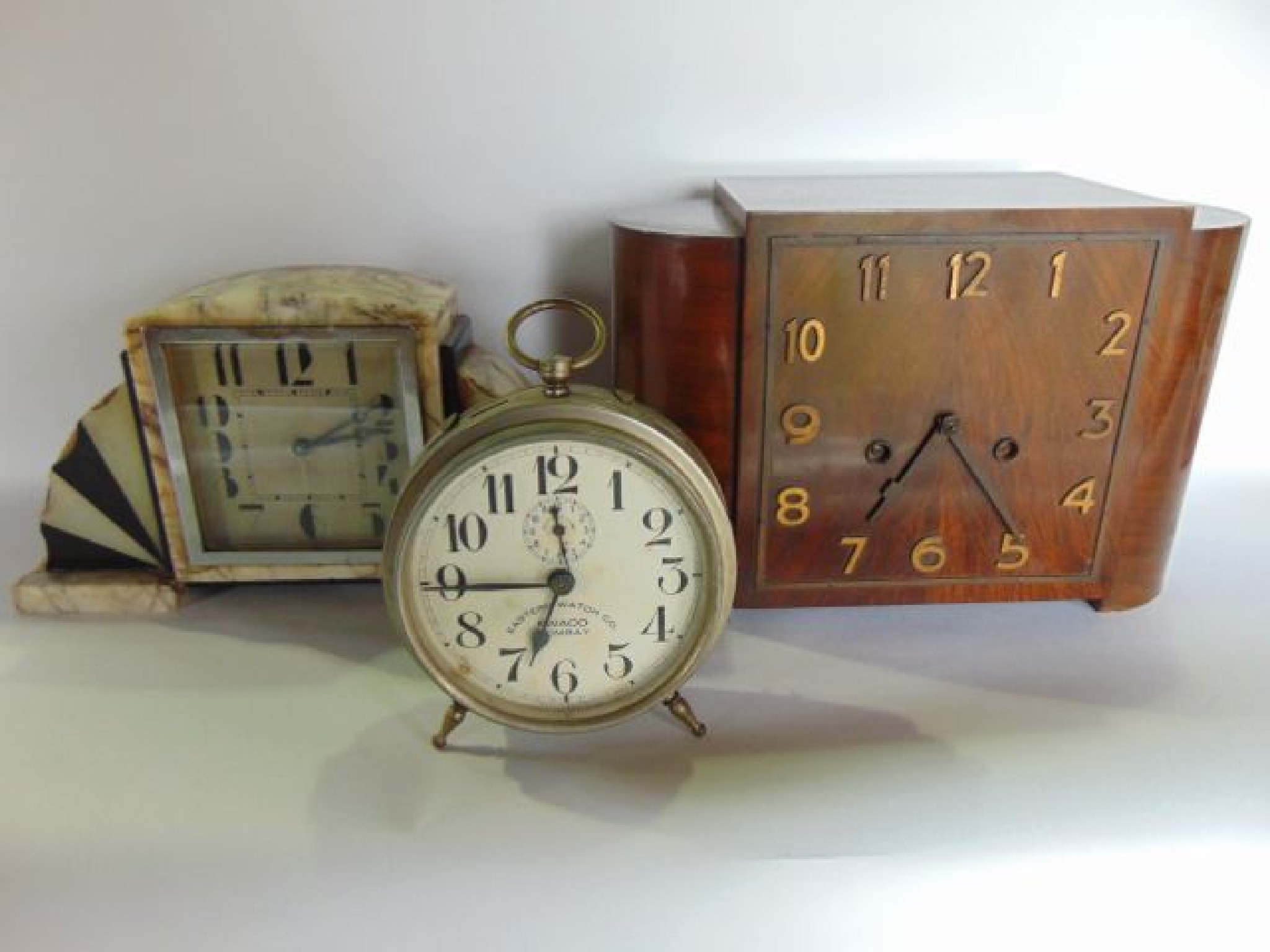 Appraisal: A French Art Deco mantle clock with alternating white grain