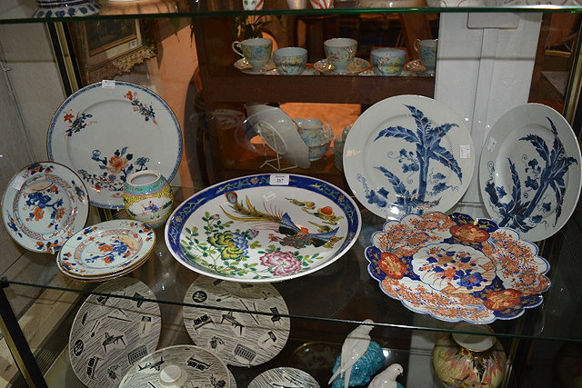 Appraisal: Chinese Imari platetogether with a pair of Chinese export plates