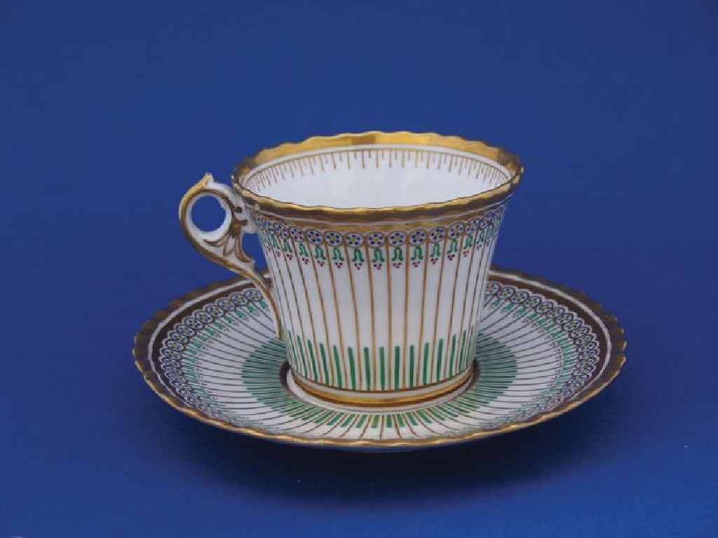 Appraisal: A CHAMBERLAINS WORCESTER TEA CUP AND SAUCER of flared form