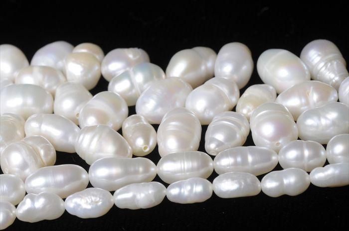 Appraisal: Assorted Black and White Baroque Pearls Together with other pearls