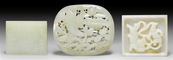 Appraisal: FIVE CARVED OR PIERCED JADE PLAQUES China Qing-Dynastie - cm