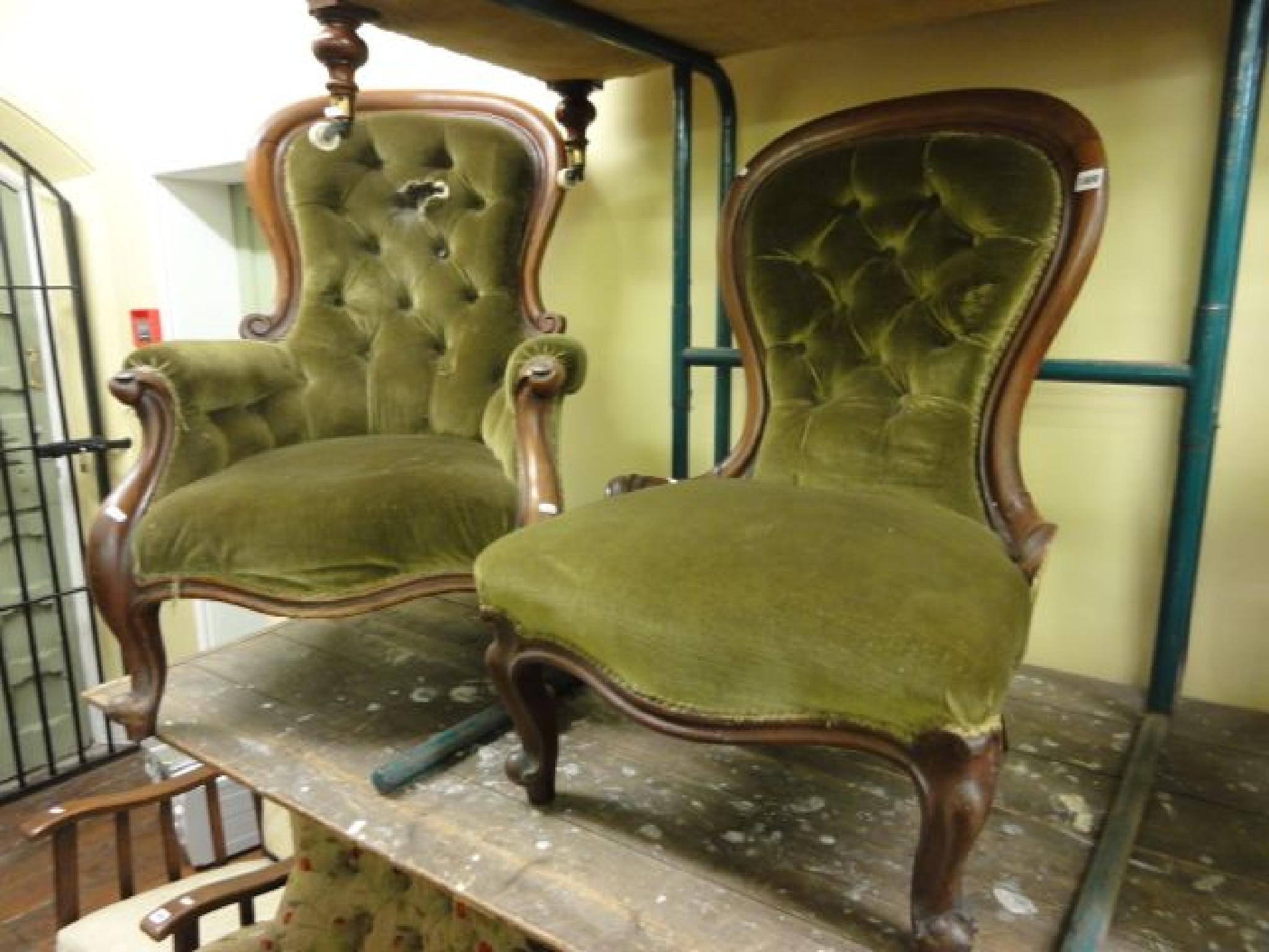 Appraisal: A Victorian spoon back drawing room chair with upholstered seat