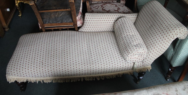 Appraisal: A VICTORIAN MAHOGANY FRAMED DAY BED with tapestry type upholstery