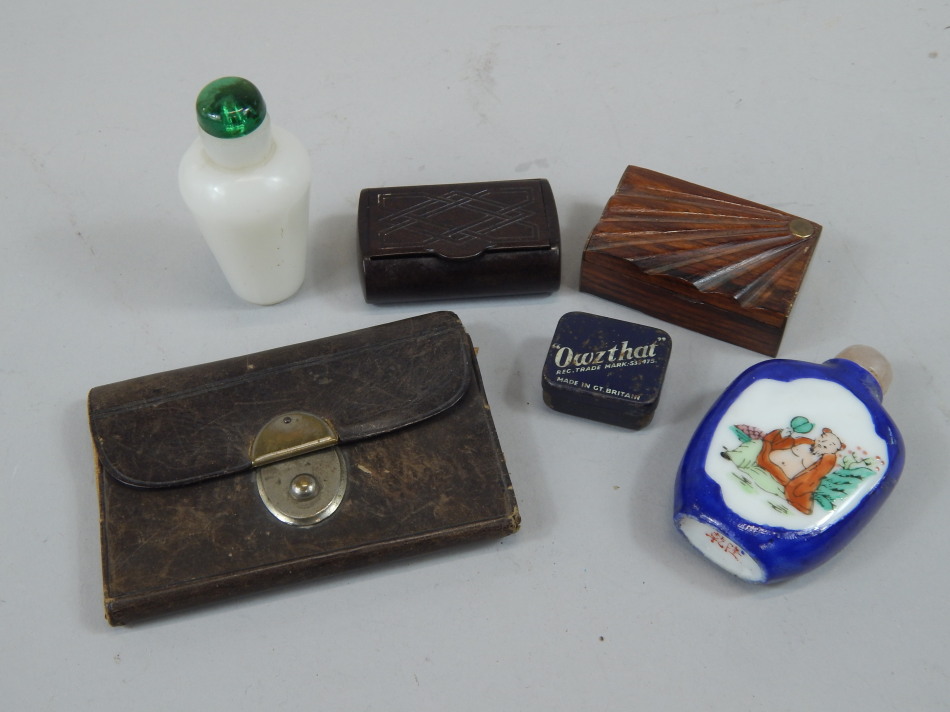 Appraisal: A collection of snuff related items etc to include two