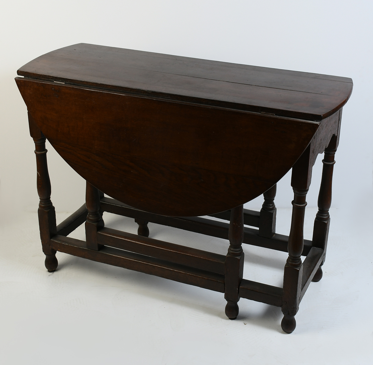 Appraisal: TH CENTURY WALNUT GATE LEG TABLE Single drawer drop leaf