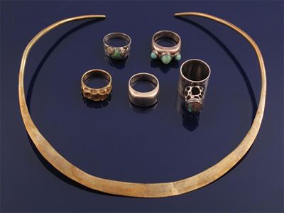 Appraisal: No Reserve Jacqueline Simpson Three silver coloured metal rings set