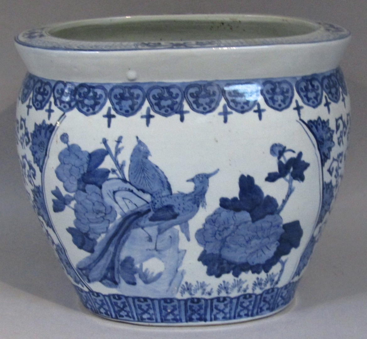 Appraisal: A Chinese blue and white porcelain fish bowl with an