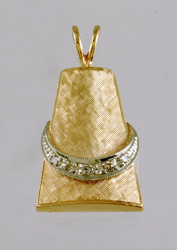 Appraisal: Pendant in Florentine finish Yellow gold marked K White gold