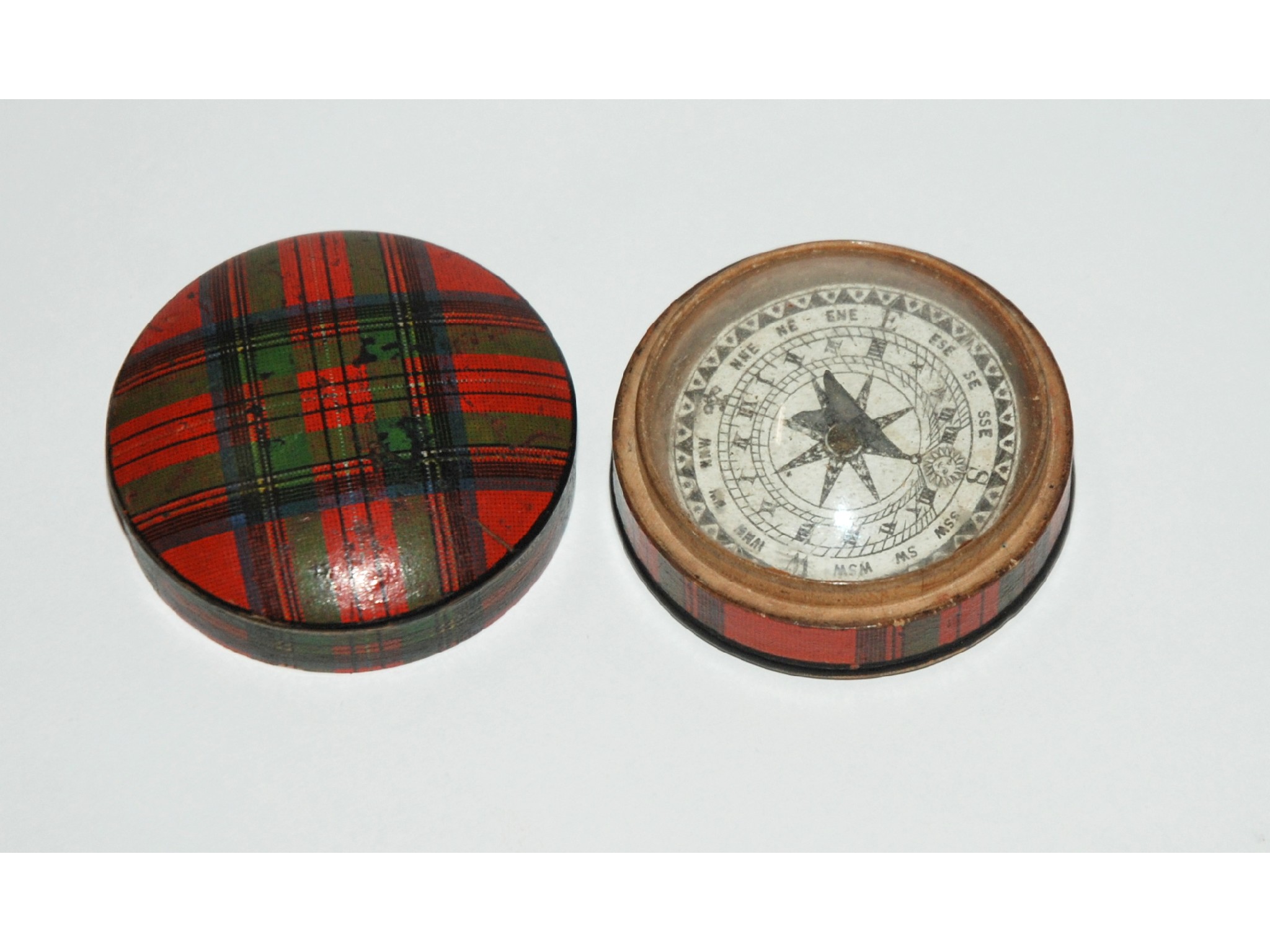 Appraisal: A Mauchline Tartanware compass in box