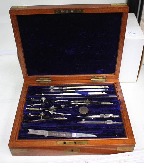 Appraisal: AN EARLY TH CENTURY PART DRAWING INSTRUMENT SET in a