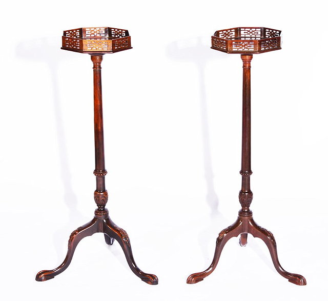 Appraisal: A PAIR OF GEORGIAN STYLE CARVED MAHOGANY JARDINIERE STANDS with