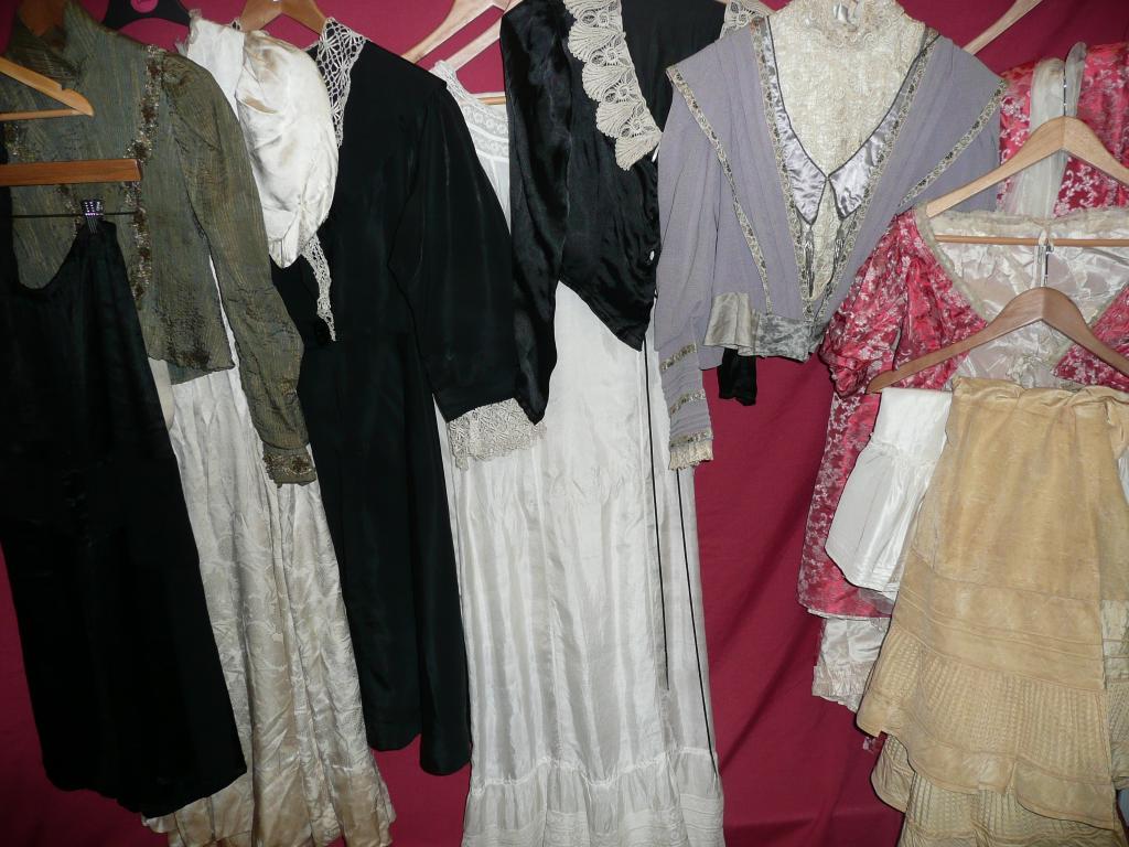 Appraisal: A quantity of Victorian and Edwardian costume including silk and