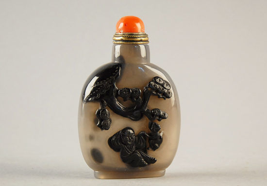 Appraisal: th th C Chinese Carved Cameo Agate Snuff Bottle w