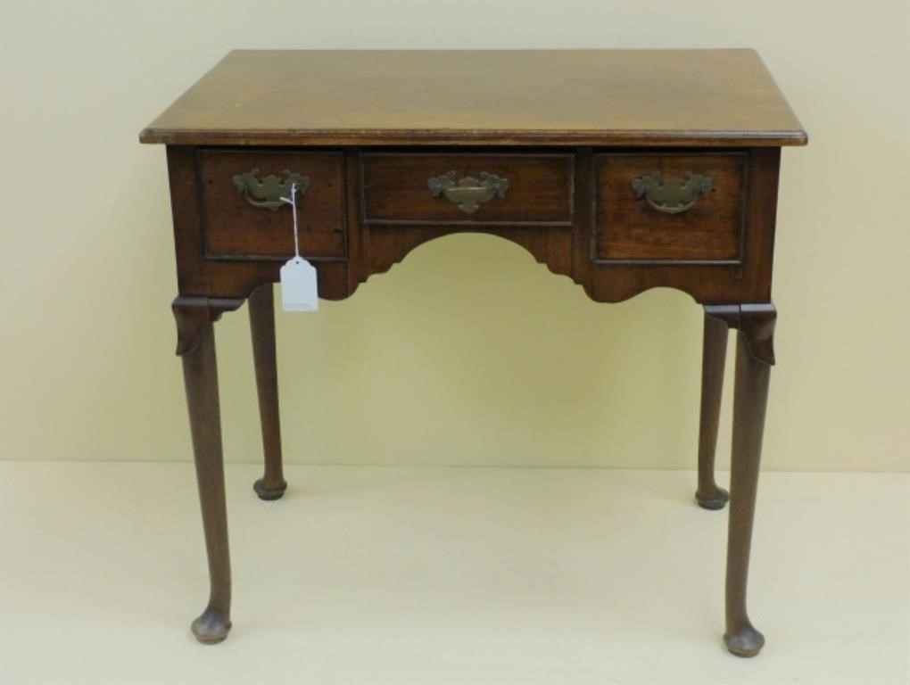 Appraisal: QUEEN ANNE DRESSING TABLE TH C MAHOGANY WITHoak secondary wood