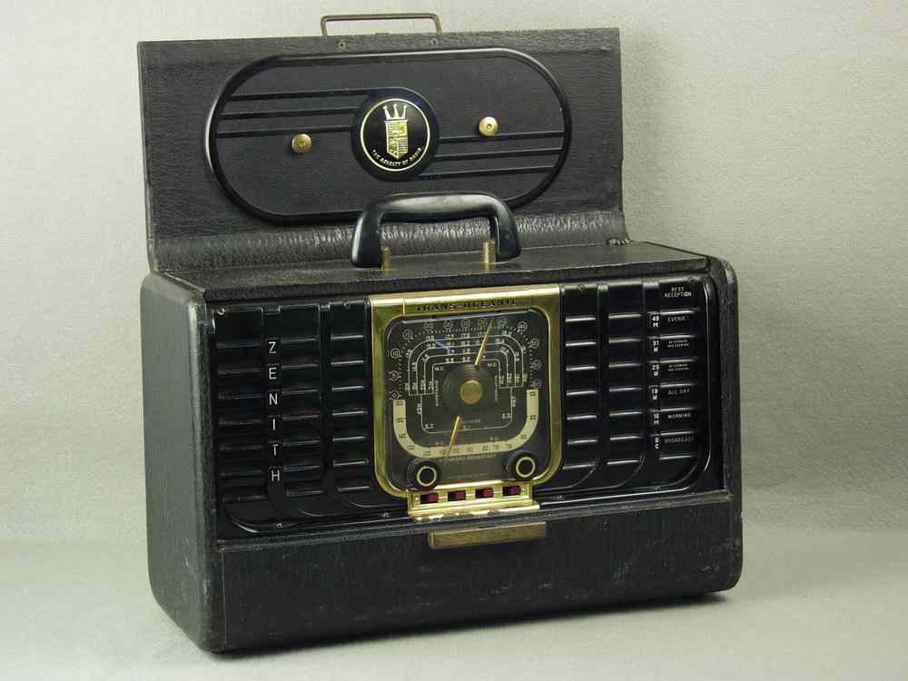 Appraisal: RADIO - Black leatherette case covered Zenith Trans-Oceanic radio circa