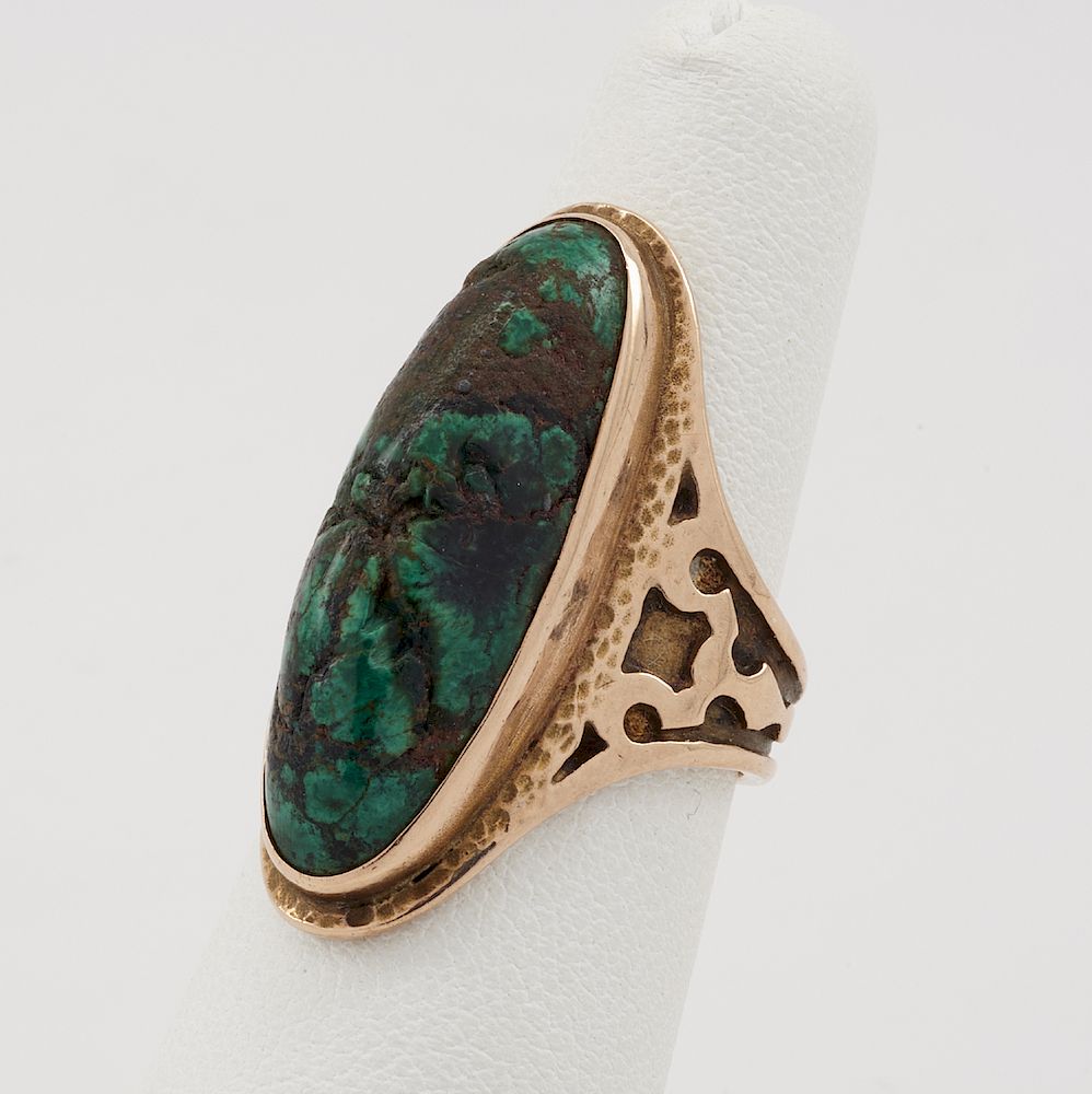 Appraisal: k Yellow gold turquoise Arts Crafts style ring k Yellow