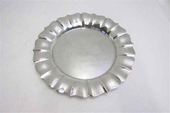 Appraisal: WALLACE STERLING SILVER TRAY pattern Diameter inches Weight troy ozs