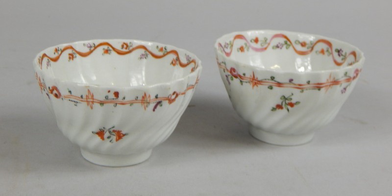 Appraisal: A pair of late th early thC English porcelain tea