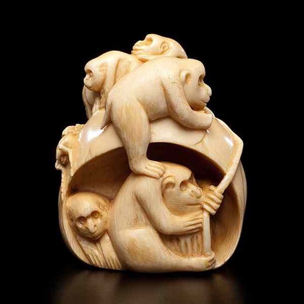 Appraisal: Japanese Ivory Monkey Netsuke Japanese early th century A large