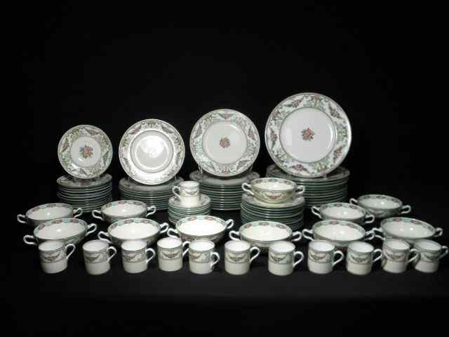 Appraisal: Wedgwood porcelain dinnerware Includes total pieces ''Ventnor'' pattern with hand