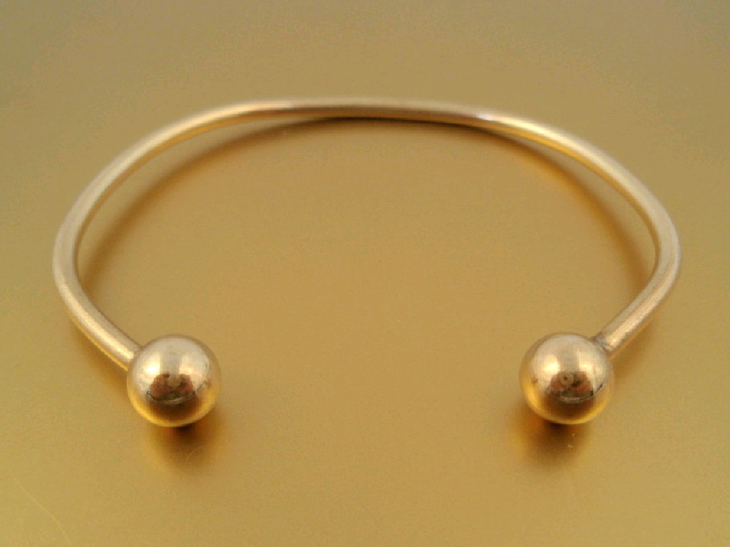 Appraisal: A yellow metal slave bangle g