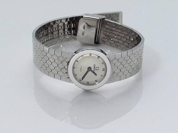 Appraisal: An k white gold integral bracelet wristwatch length in