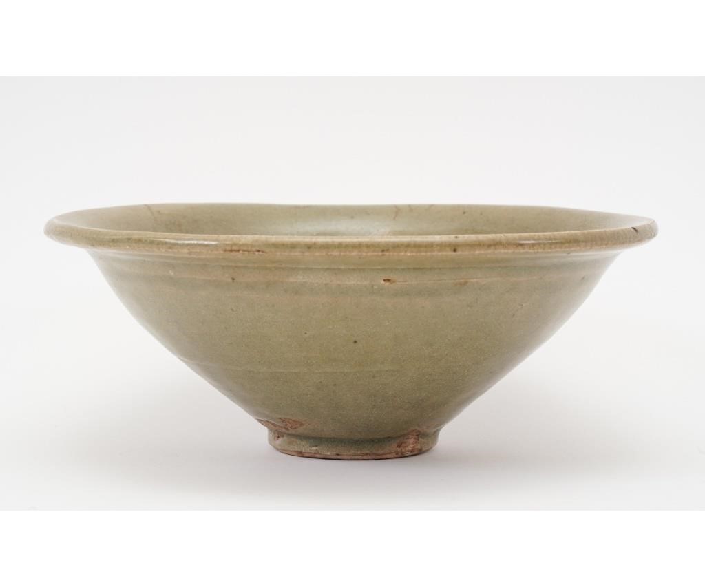 Appraisal: Chinese yaozhou celadon green bowl with floral decorated interior late