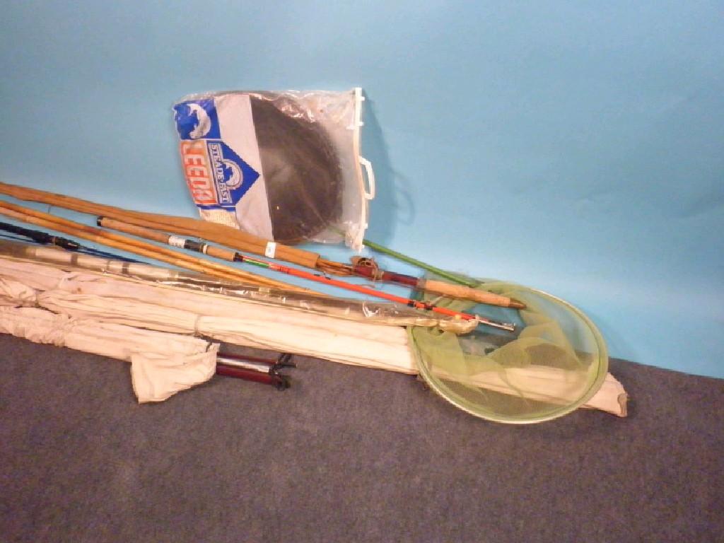 Appraisal: A quantity of vintage fishing rods a net etc