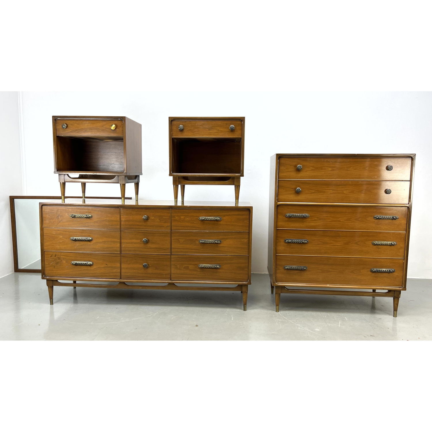 Appraisal: pc American Modern Bedroom Set Pr Night Stands High and