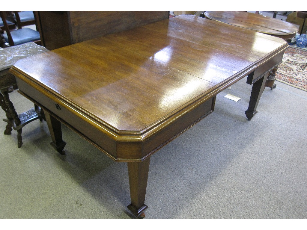 Appraisal: Edwardian mahogany wind out dining table no mechanism