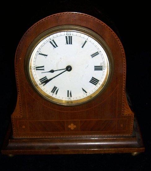 Appraisal: An Edwardian mantel clock in an arch top inlaid mahogany