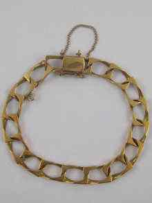 Appraisal: A yellow metal tests ct gold flat link bracelet approx