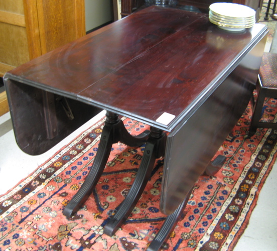 Appraisal: FEDERAL STYLE MAHOGANY DROP-LEAF DINING TABLE WITH THREE LEAVES American