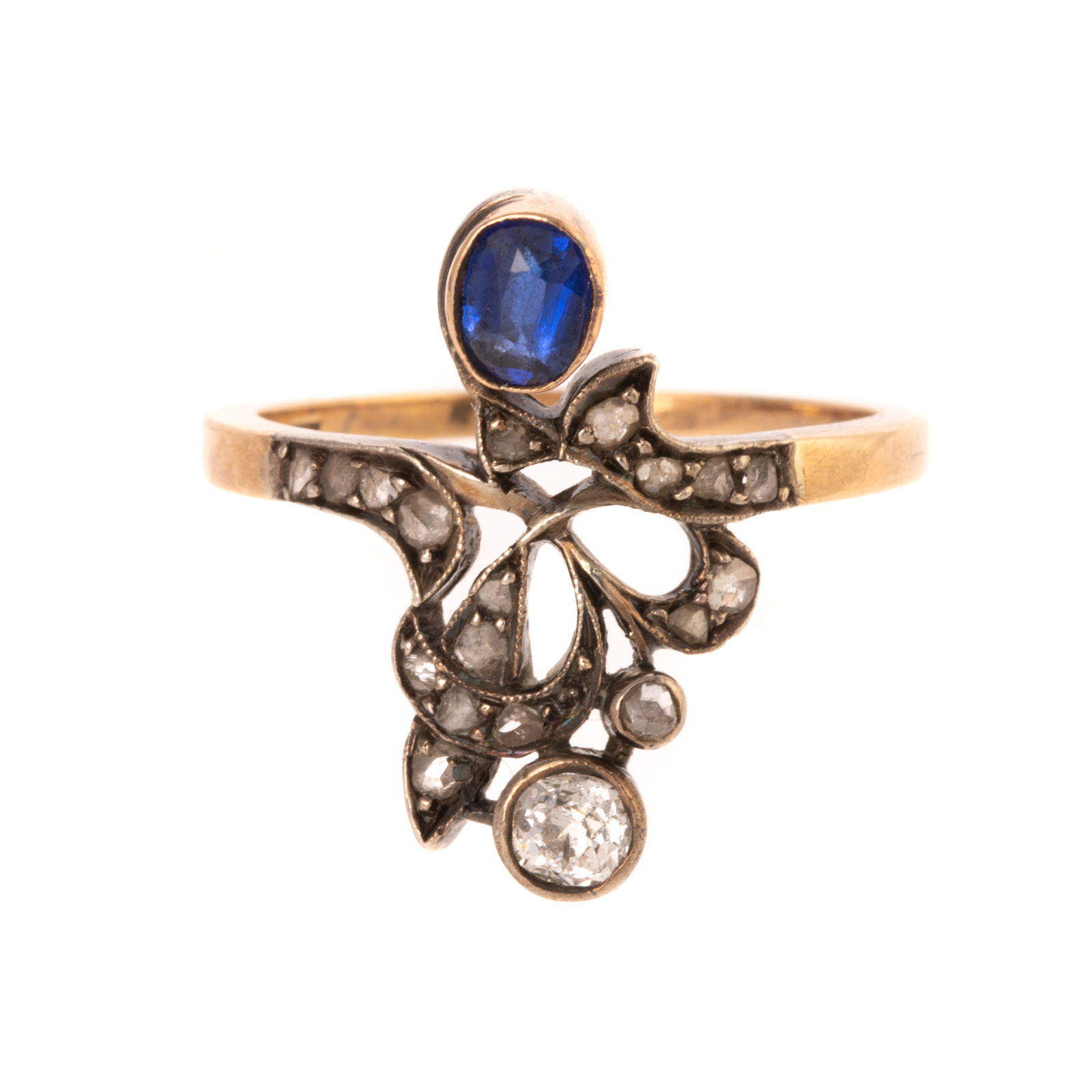 Appraisal: AN ANTIQUE DIAMOND SAPPHIRE RING IN K K white and